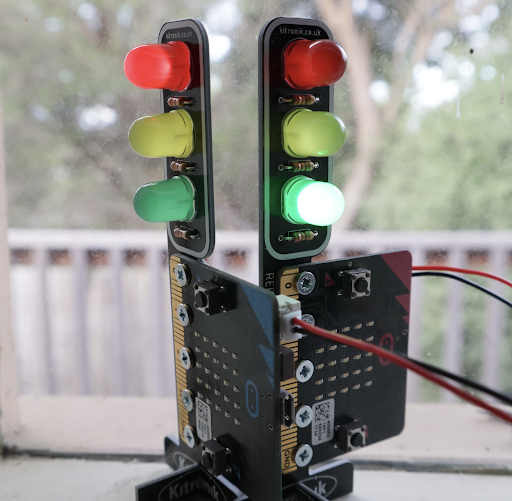 STOP:bit MicroPython Tutorial: Two Traffic Lights